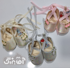 پاپوش نوزادی ژیکالو مدل سه گل براق
